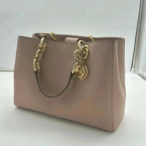 Like New Condition Michael Kors - Picture 13 of 13